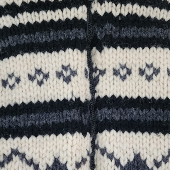 🍁 Youth Cowichan Knit Sweater Jacket 🍁 - Picture 3 of 3